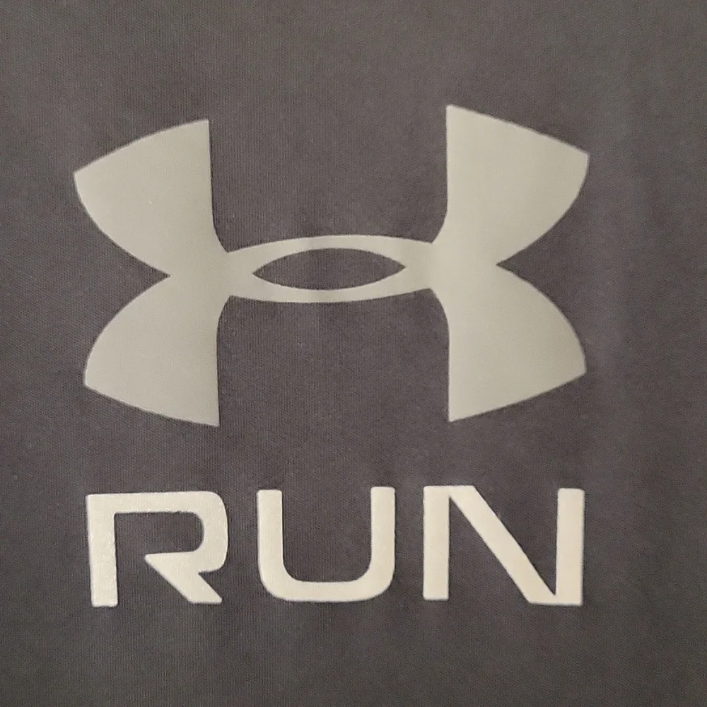 Under Armour Run Short Sleeve - Black - Large - Picture 6 of 15